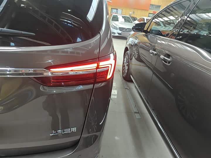 Фото 24 - Buick GL8 ES