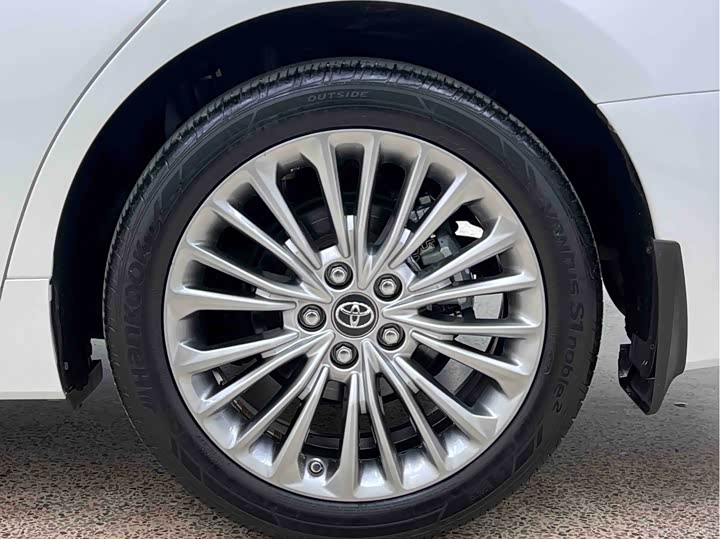 Фото 10 - Toyota Avalon