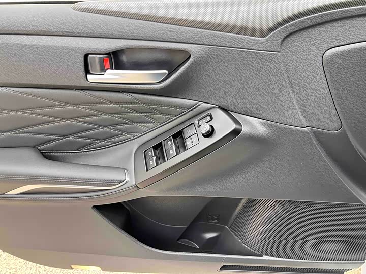 Фото 12 - Toyota Avalon