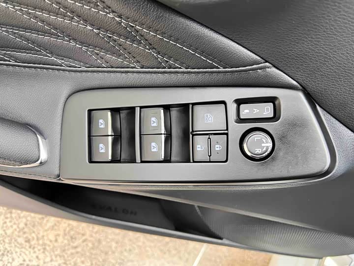 Фото 13 - Toyota Avalon