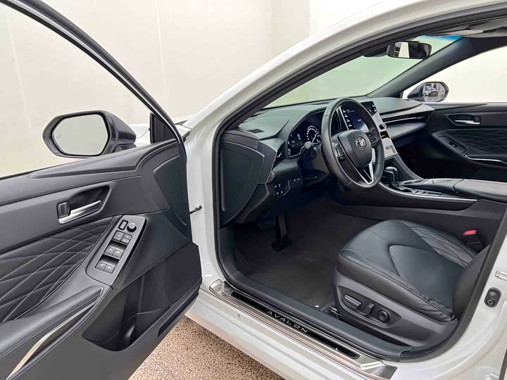 Фото 14 - Toyota Avalon