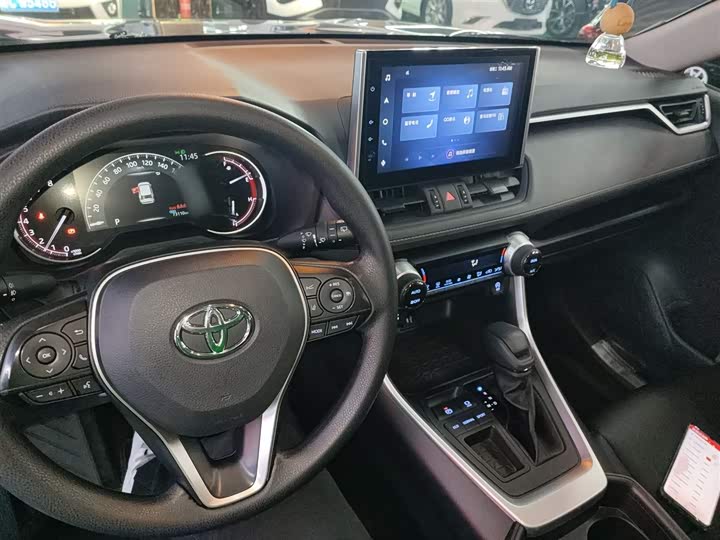 Фото 10 - Toyota RAV4