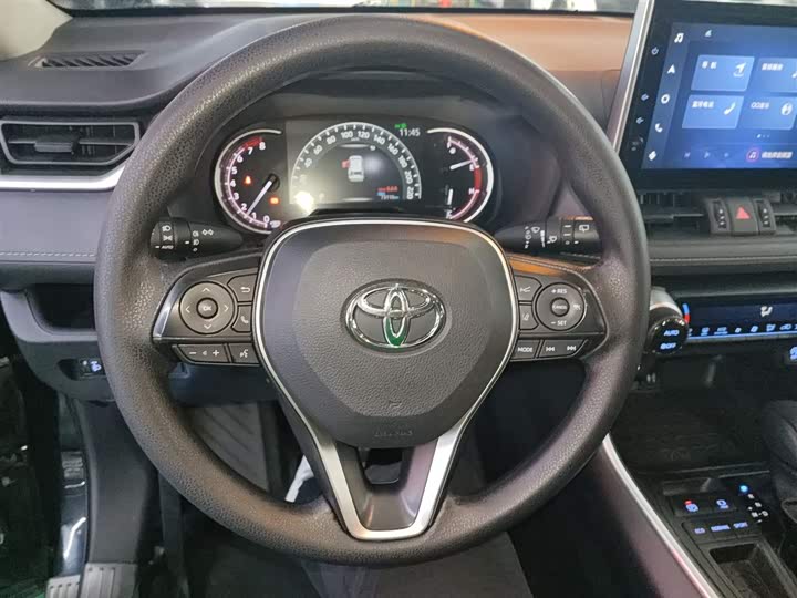 Фото 11 - Toyota RAV4