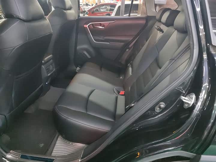 Фото 17 - Toyota RAV4