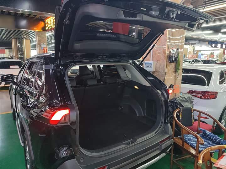 Фото 19 - Toyota RAV4