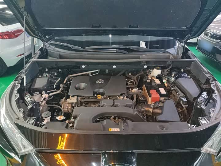 Фото 20 - Toyota RAV4