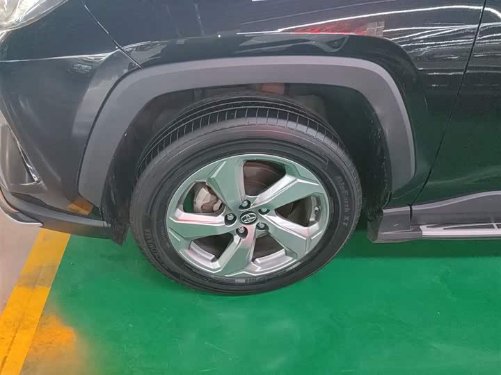 Фото 23 - Toyota RAV4