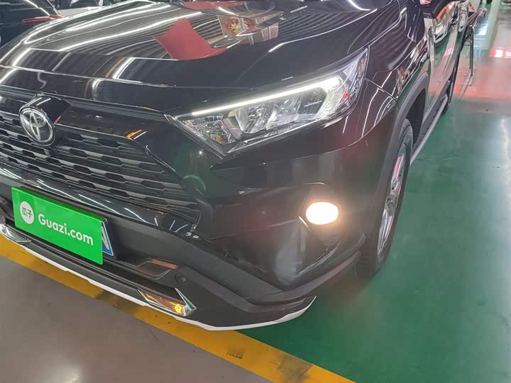 Фото 24 - Toyota RAV4