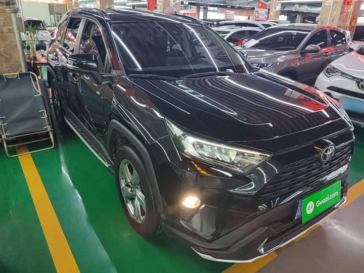 Фото 4 - Toyota RAV4