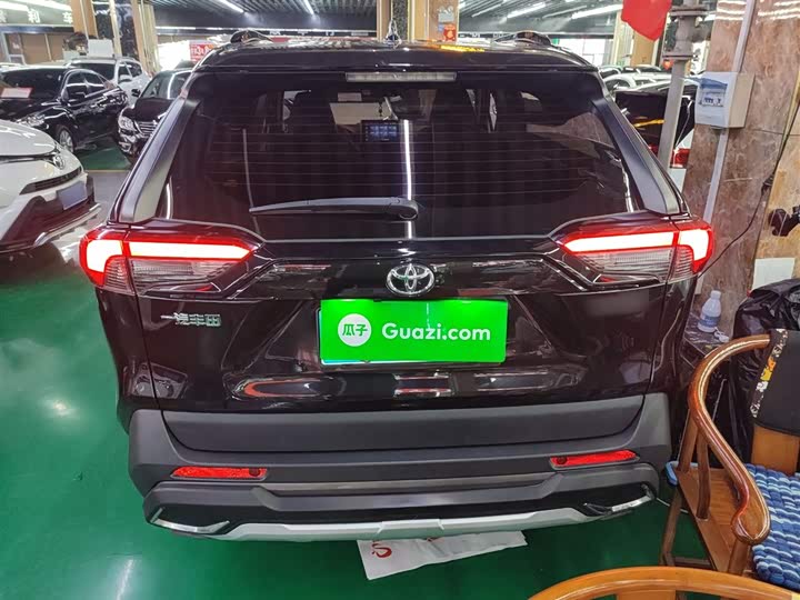 Фото 6 - Toyota RAV4