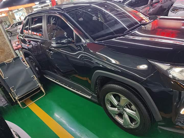 Фото 7 - Toyota RAV4