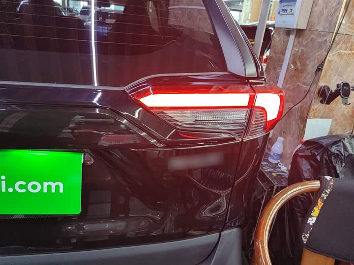 Фото 8 - Toyota RAV4