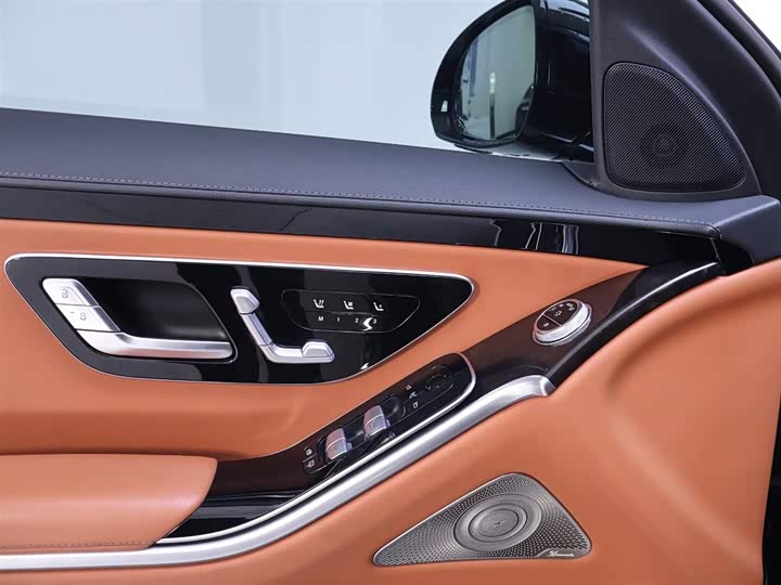 Фото 18 - Mercedes-Benz S-Class