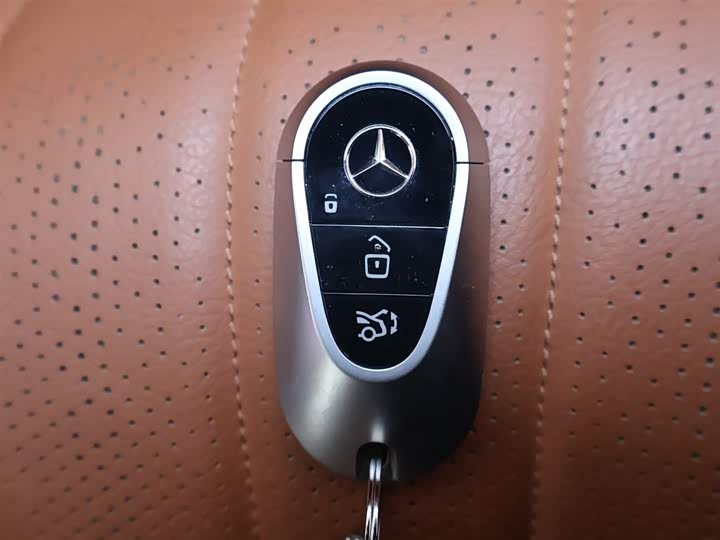 Фото 26 - Mercedes-Benz S-Class