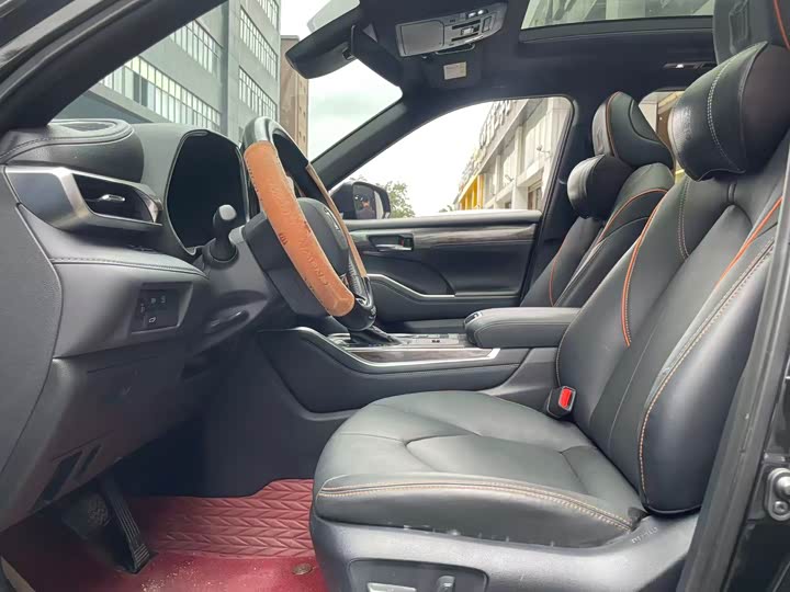 Фото 4 - Toyota Crown Kluger