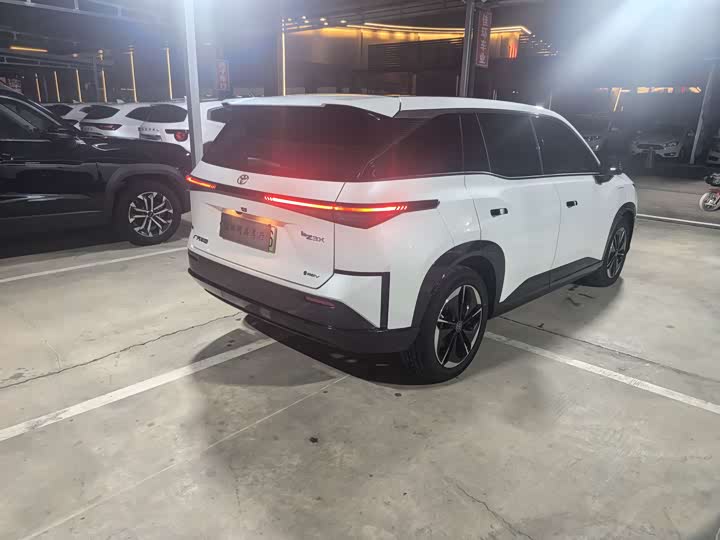 Фото 15 - Toyota bZ3X