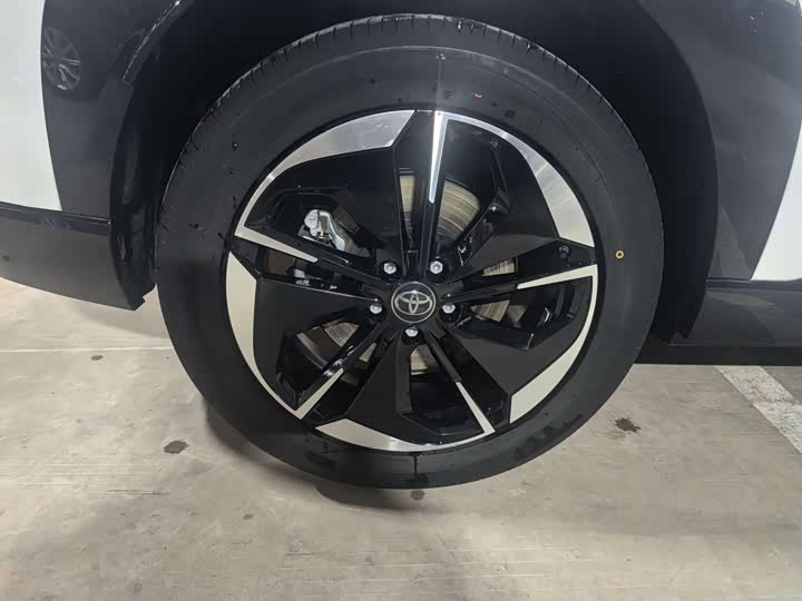 Фото 18 - Toyota bZ3X