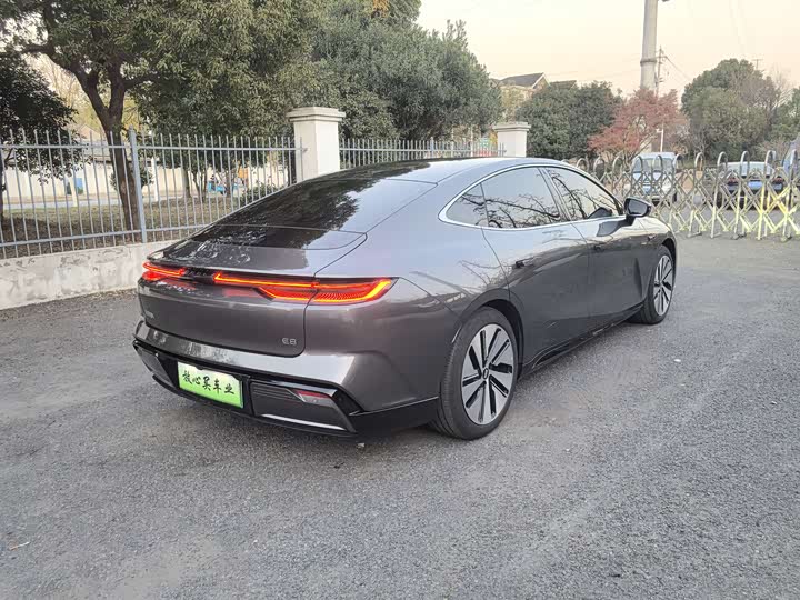 Фото 10 - Geely Galaxy E8