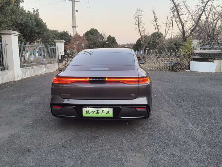 Фото 11 - Geely Galaxy E8