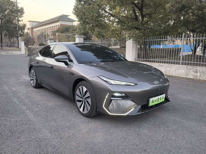 Фото 3 - Geely Galaxy E8