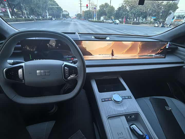 Фото 5 - Geely Galaxy E8