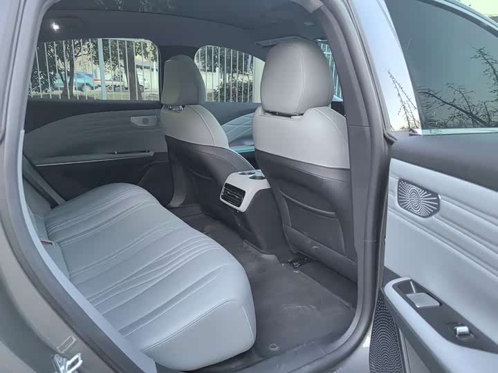 Фото 6 - Geely Galaxy E8