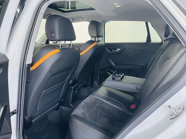 Фото 10 - Audi Q2L e-tron