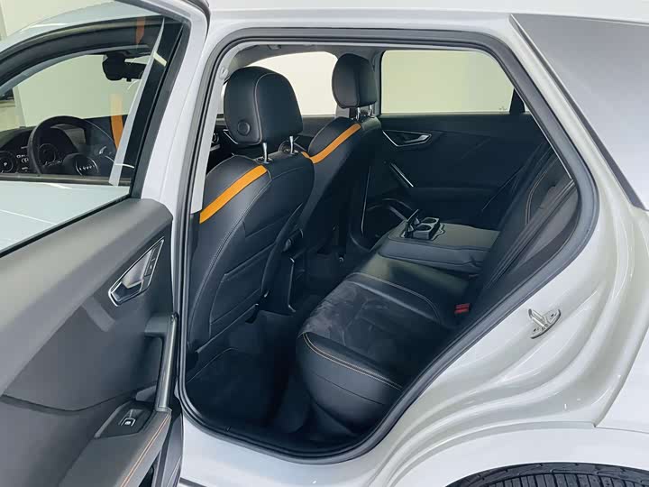 Фото 11 - Audi Q2L e-tron