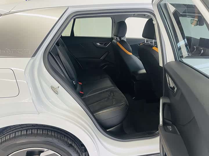 Фото 13 - Audi Q2L e-tron