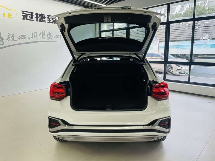 Фото 14 - Audi Q2L e-tron