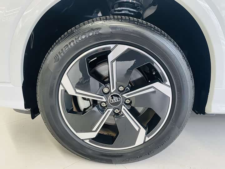 Фото 3 - Audi Q2L e-tron