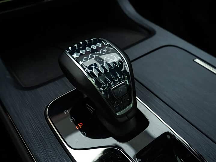 Фото 24 - GAC Trumpchi ES9