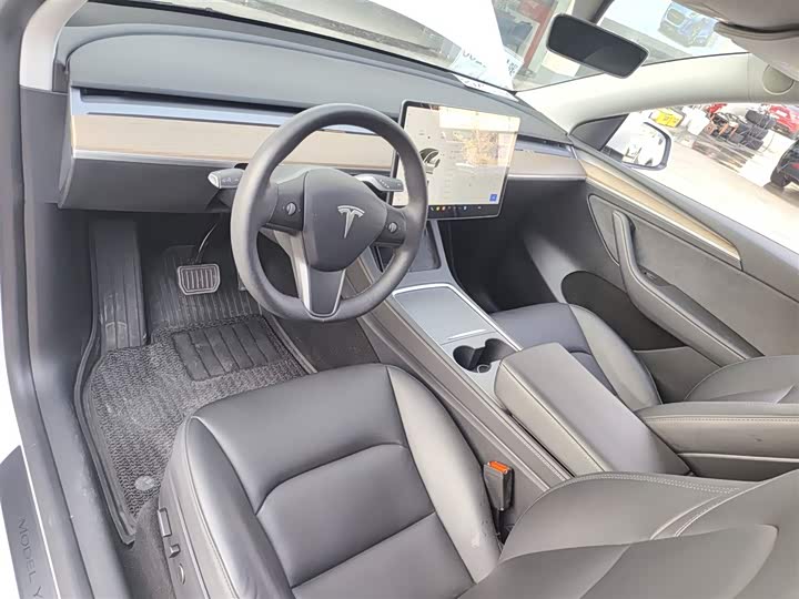 Фото 10 - Tesla Model Y