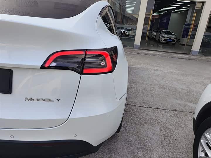 Фото 8 - Tesla Model Y