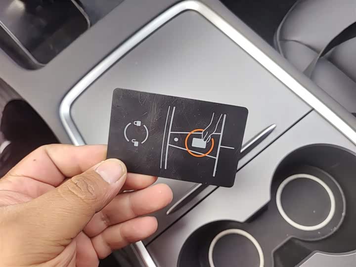 Фото 9 - Tesla Model Y