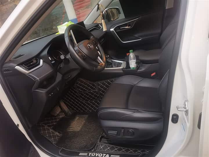 Фото 8 - Toyota Wildlander