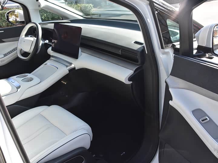 Фото 14 - XPeng X9