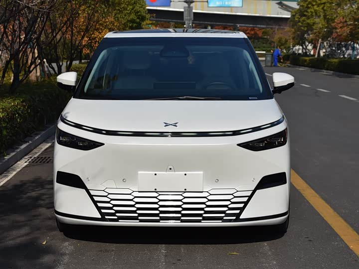 Фото 4 - XPeng X9