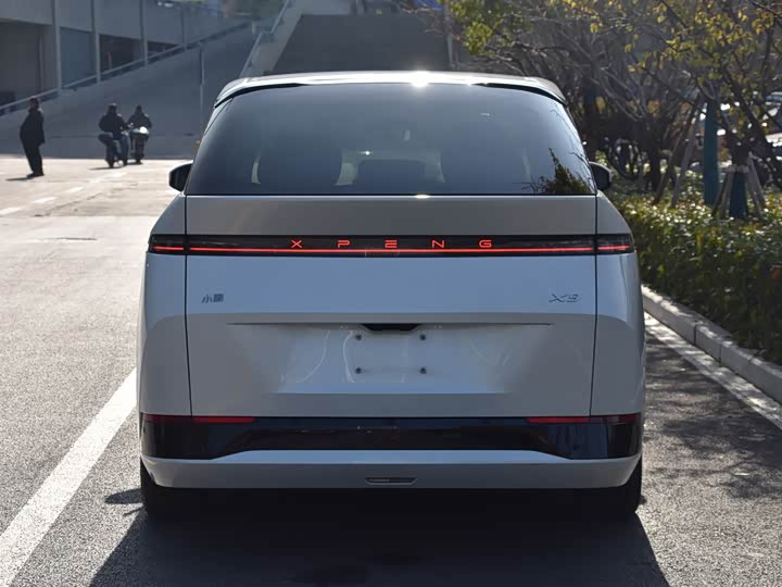 Фото 5 - XPeng X9