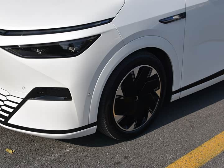 Фото 6 - XPeng X9