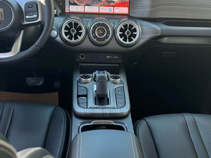 Фото 7 - Tank 300