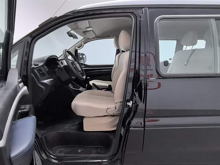 Фото 10 - Dongfeng Forthing Lingzhi M5