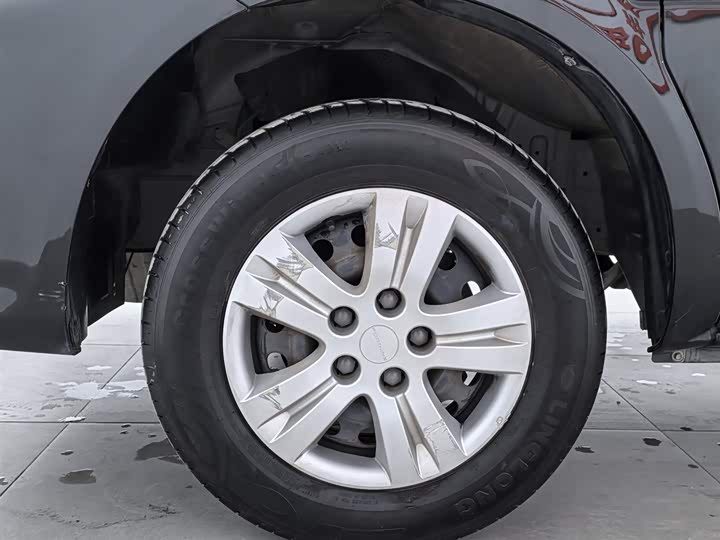 Фото 17 - Dongfeng Forthing Lingzhi M5