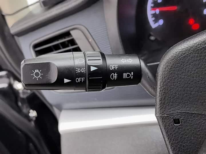 Фото 21 - Dongfeng Forthing Lingzhi M5