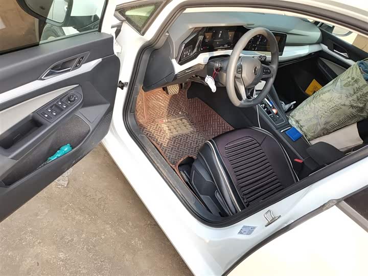 Фото 14 - Volkswagen Golf