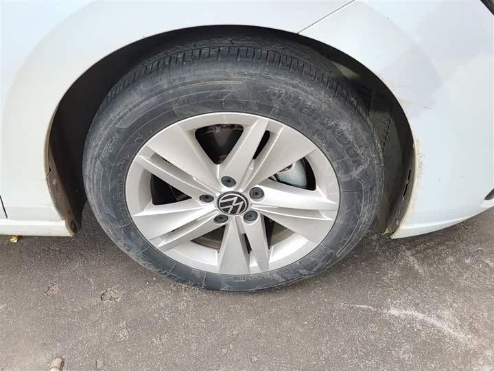 Фото 31 - Volkswagen Golf