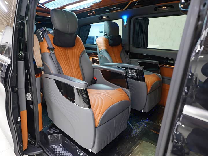 Фото 10 - Mercedes-Benz V-Class