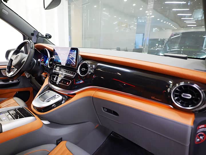 Фото 11 - Mercedes-Benz V-Class