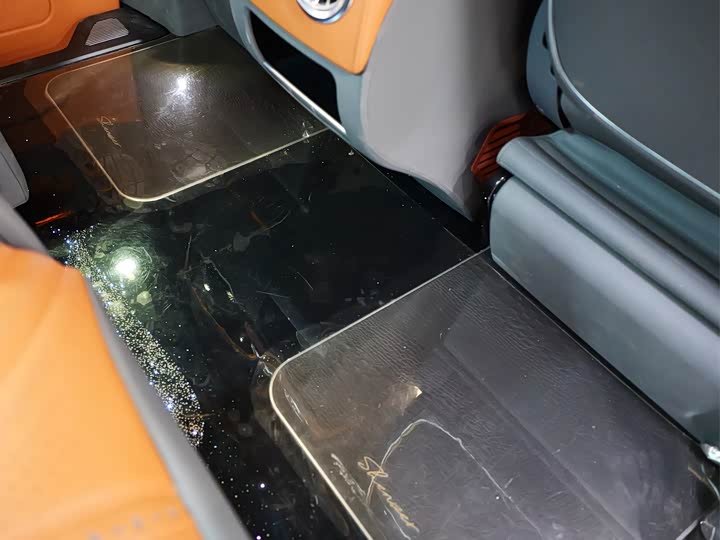 Фото 16 - Mercedes-Benz V-Class