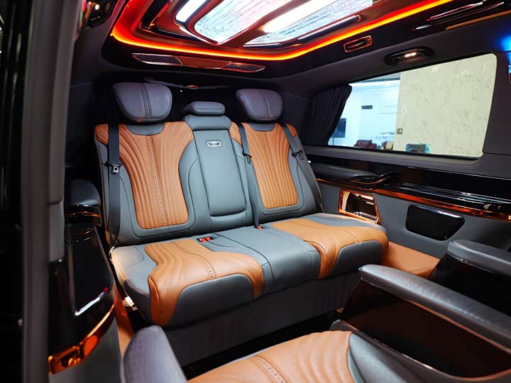 Фото 17 - Mercedes-Benz V-Class